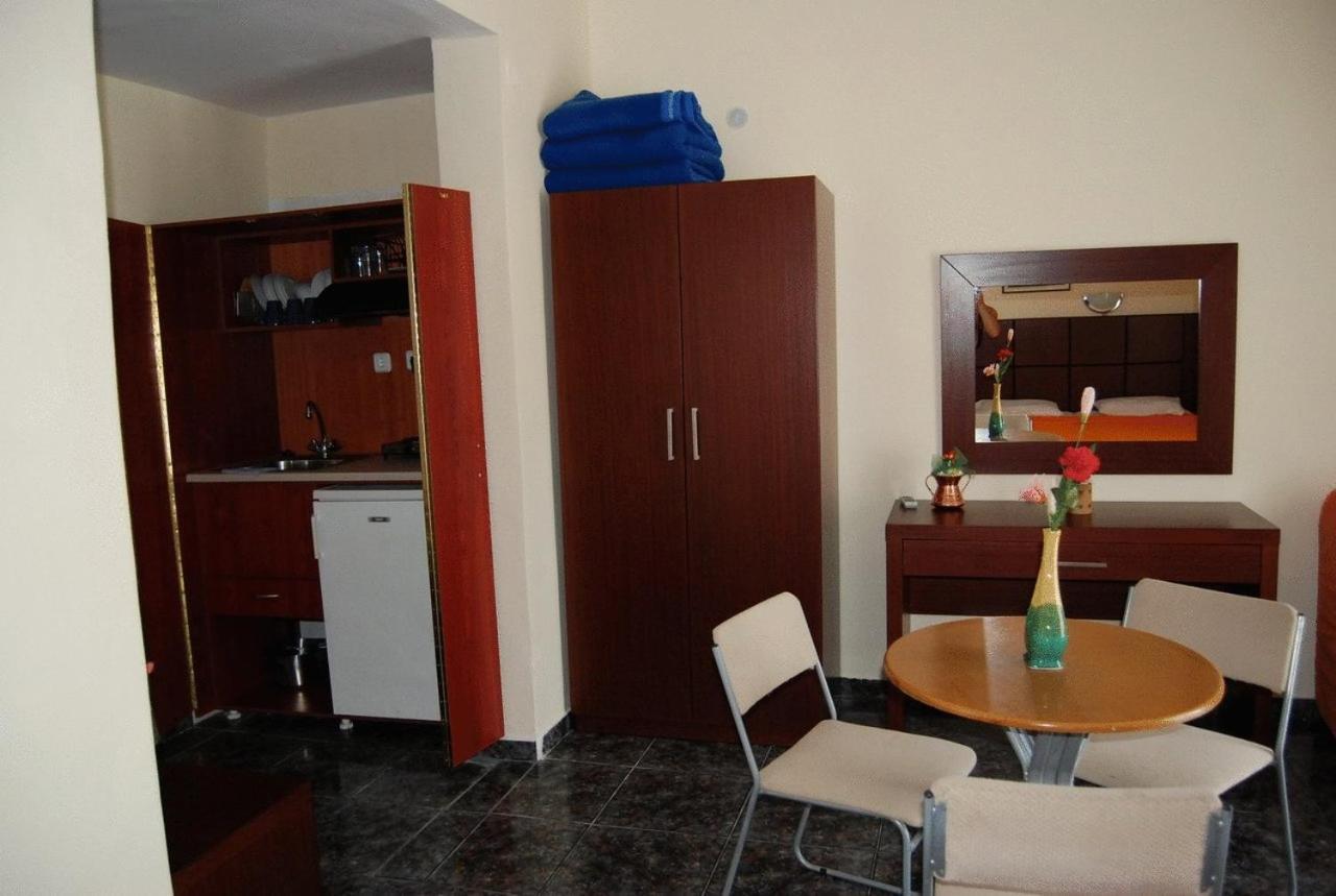 Hotel Dias Apartment マクリギアロス エクステリア 写真